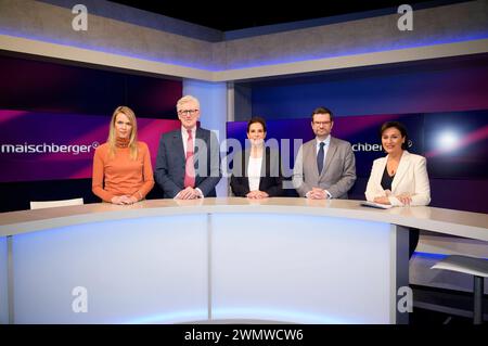 Julie kurz, Theo Koll, Dagmar Rosenfeld, Marco Buschmann und Sandra Maischberger in der ARD-Talkshow maischberger im Studio Berlin Adlershof. Berlin, 27.02.2024 *** Julie kurz, Theo Koll, Dagmar Rosenfeld, Marco Buschmann und Sandra Maischberger in der ARD Talkshow maischberger im Studio Berlin Adlershof Berlin, 27 02 2024 Foto:XT.xBartillax/xFuturexImagex maischberger2702 4209 Stockfoto