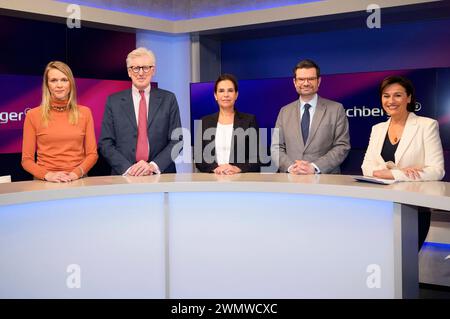 Julie kurz, Theo Koll, Dagmar Rosenfeld, Marco Buschmann und Sandra Maischberger in der ARD-Talkshow maischberger im Studio Berlin Adlershof. Berlin, 27.02.2024 *** Julie kurz, Theo Koll, Dagmar Rosenfeld, Marco Buschmann und Sandra Maischberger in der ARD Talkshow maischberger im Studio Berlin Adlershof Berlin, 27 02 2024 Foto:XT.xBartillax/xFuturexImagex maischberger2702 4212 Stockfoto