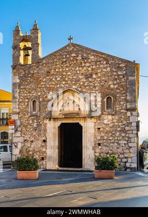 Taormina, Sizilien, Italien - 15. Februar 2023: Kirche St. Antonius Chiesa di Sant'Antonio Abate in der historischen Altstadt von Taormina in Messina Stockfoto