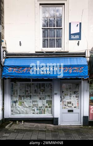 Ein geschlossener Sandwich-Laden namens Break Thyme in der Fore Street im Stadtzentrum von Bodmin in Cornwall in Großbritannien. Stockfoto