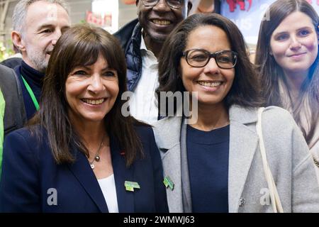 Paris, Frankreich. Februar 2024. Anne Hidalgo, Bürgermeisterin von Paris, Audrey Pulvar, besucht die 60. Internationale Landwirtschaftsmesse in Paris, Frankreich. Stockfoto