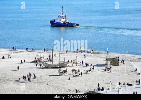 Blick auf grossen Kinder-Spielplatz am Kurstrand in der Vorsaison *** Blick auf den großen Kinderspielplatz am Kurstrand in der Nebensaison Stockfoto