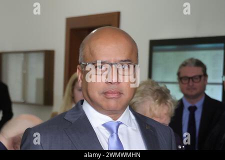 Ostrava, Tschechische Republik. Februar 2024. Der britische Geschäftsmann Sanjeev Gupta, der Eigentümer der Liberty Steel Group, trifft am 28. Februar 2024 vor dem Regionalgericht in Ostrava ein, um die mögliche Aufhebung des Moratoriums und den Umstrukturierungsplan des Stahlherstellers Liberty Ostrava, Ostrava, zu erörtern. Quelle: Petr Sznapka/CTK Photo/Alamy Live News Stockfoto