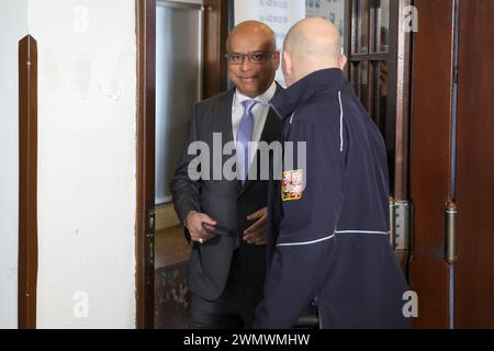 Ostrava, Tschechische Republik. Februar 2024. Der britische Geschäftsmann Sanjeev Gupta, der Eigentümer der Liberty Steel Group, trifft am 28. Februar 2024 vor dem Regionalgericht in Ostrava ein, um die mögliche Aufhebung des Moratoriums und den Umstrukturierungsplan des Stahlherstellers Liberty Ostrava, Ostrava, zu erörtern. Quelle: Petr Sznapka/CTK Photo/Alamy Live News Stockfoto