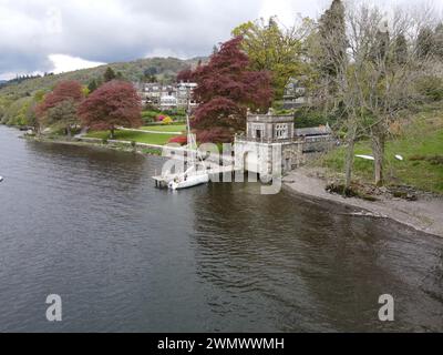Jacht auf dem Steg bei Langdale Chase Stockfoto