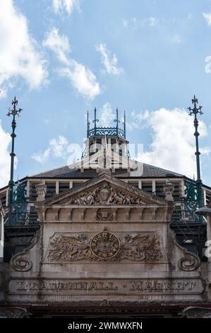 LONDON, Großbritannien - 03. JULI 2010: Schild für Leadenhall Market am Eingang zum Markt Stockfoto