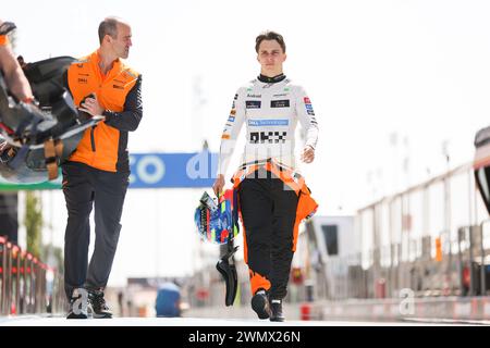 Sakhir, Bahrain - 28.02.2024PIASTRI Oscar (aus), McLaren F1 Team MCL38, Porträt während des Formel 1 Gulf Air Bahrain Grand Prix 2024, 1. Runde der FIA Formel-1-Weltmeisterschaft 2024 vom 29. Februar bis 2. März 2024 auf dem Bahrain International Circuit in Sakhir, Bahrain - Foto Antonin Vincent/DPPI Credit: DPPI Media/Alamy Live News Stockfoto