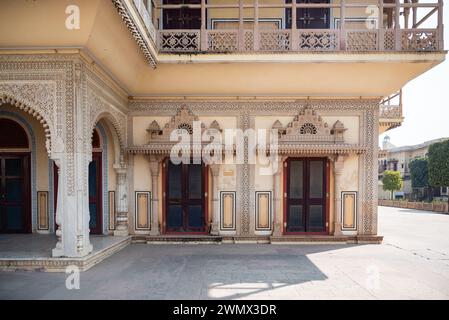 16. Februar 2024 Jaipur, Rajasthan, Indien. Stadtpalast, Verwaltungssitz des Staates, erbaut von Maharaja Sawai Jai Singh II in Mogul und R. Stockfoto