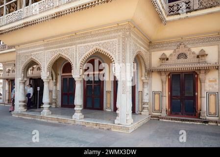 16. Februar 2024 Jaipur, Rajasthan, Indien. Stadtpalast, Verwaltungssitz des Staates, erbaut von Maharaja Sawai Jai Singh II in Mogul und R. Stockfoto