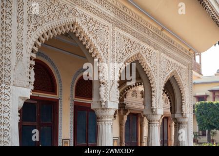 16. Februar 2024 Jaipur, Rajasthan, Indien. Stadtpalast, Verwaltungssitz des Staates, erbaut von Maharaja Sawai Jai Singh II in Mogul und R. Stockfoto