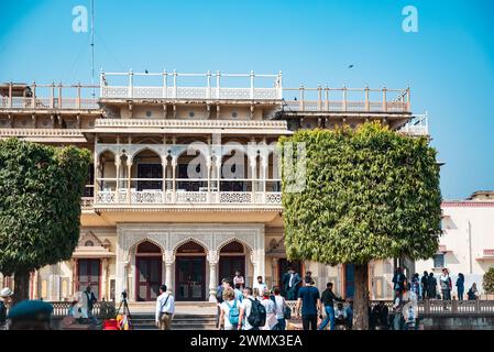 16. Februar 2024 Jaipur, Rajasthan, Indien. Stadtpalast, Verwaltungssitz des Staates, erbaut von Maharaja Sawai Jai Singh II in Mogul und R. Stockfoto