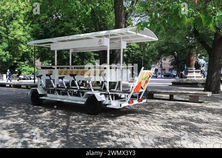 STOCKHOLM, SCHWEDEN - 28. JUNI 2016: Diese Maschine ist eine Möglichkeit, eine unterhaltsame Tour durch die Stadt zu machen. Stockfoto