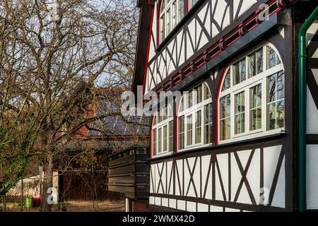 Gepflegtes, sauberes und gepflegtes deutsches Dorf. Spielwarenhäuser. Schönheit und Ruhe. Schwarzwald. Deutschland. Stockfoto