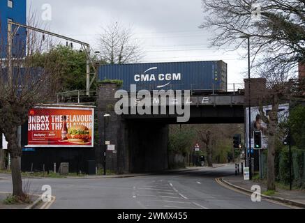 Eisenbahnbrücke in Albany Road, Coventry, West Midlands, England, Großbritannien Stockfoto