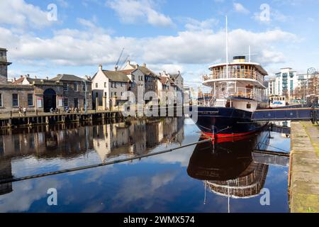 Ocean Mist Ein luxuriöses Hotel mit Bar mit 17 Schlafzimmern, das am Wasser von Leith in Leith Edinburgh verankert ist Stockfoto