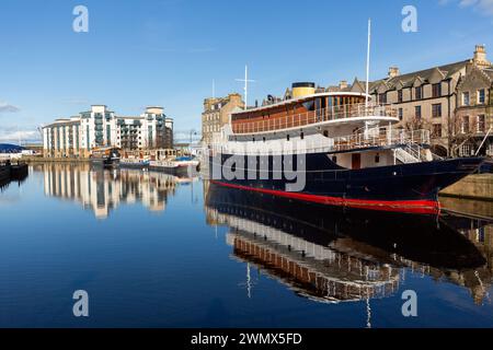 Ocean Mist Ein luxuriöses Hotel mit Bar mit 17 Schlafzimmern, das am Wasser von Leith in Leith Edinburgh verankert ist Stockfoto