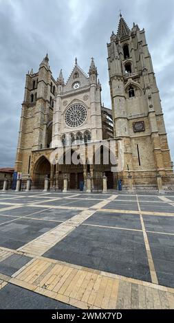 Fassade der Kathedrale von Leon Stockfoto