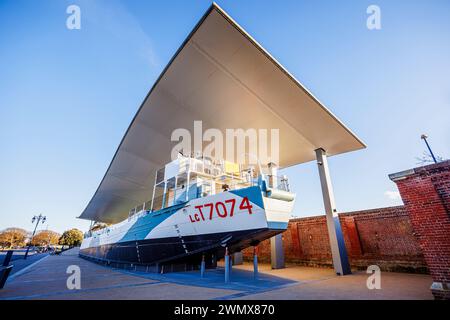 Landing Craft Tank LCT 7074 von D-Day in Southsea, Portsmouth, Hampshire, einem Ferienort an der Solent in der Südküste Englands Stockfoto