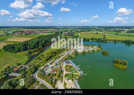 Luftaufnahme des Günztals in Schwaben um den Oberrieder Weiher bei Krumbach Stockfoto