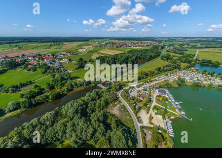 Luftaufnahme des Günztals in Schwaben um den Oberrieder Weiher bei Krumbach Stockfoto