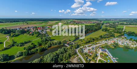 Luftaufnahme des Günztals in Schwaben um den Oberrieder Weiher bei Krumbach Stockfoto