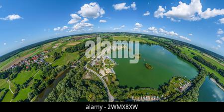 Luftaufnahme des Günztals in Schwaben um den Oberrieder Weiher bei Krumbach Stockfoto