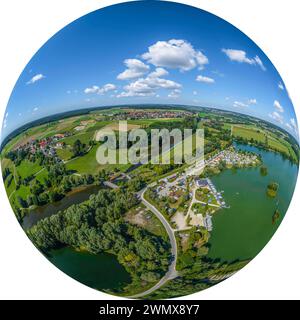 Luftaufnahme des Günztals in Schwaben um den Oberrieder Weiher bei Krumbach Stockfoto