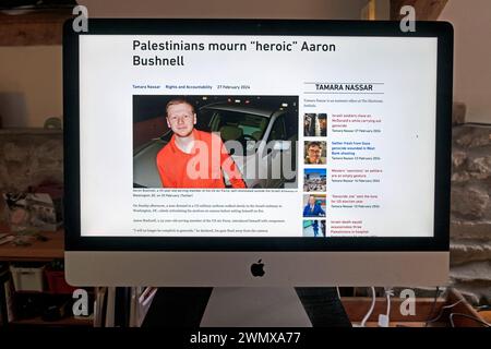 Die News-Website von Electric Intifada übertitelt mit der Überschrift „Palästinenser trauern „heroisch|“ Aaron Bushnell israelischer Genozid-Protest Computerbild vom Februar 2024 Stockfoto