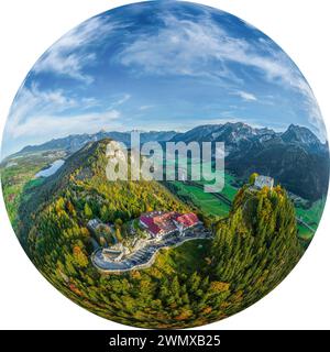 Schloss Falkenstein und das östliche Allgäu zwischen Pfronten und Füssen im herbstlichen Abendlicht Stockfoto