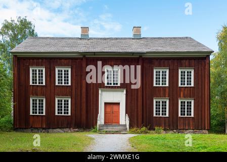 Altes Bauernhaus, Fenster, historisch, alt, alt, Stufenfenster, schön, ländlich, historisch, ländlich, ländlich, Fassade, Bauernhof, Reise, Urlaub, Tradition Stockfoto