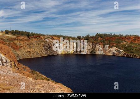 Der offene See der ehemaligen Bergwerksstätte Sao Domingos, Alentejo, Portugal Stockfoto