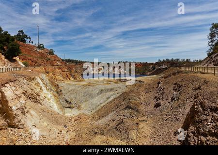 Das Tagebau der ehemaligen Sao Domingos-Mine in Alentejo, Portugal Stockfoto