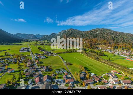 Aus der Vogelperspektive nach Vils in Tirol, einer der kleinsten Städte österreichs Stockfoto