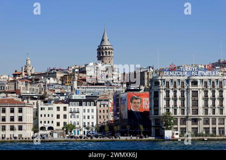 Der Galata-Turm, auch Turm von Christus genannt, ist ein mittelalterlicher Steinturm im Galata-Viertel von Istanbul, Türkei Stockfoto