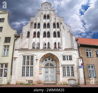 Barockes Wohngebäude mit gotischem Giebel, ehemalige Brauerei Konsul Haeussler, Scheuerstraße 15, Wismar, Mecklenburg-Vorpommern Stockfoto