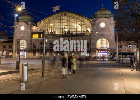 Abendliche Atmosphäre am SBB-Bahnhof, Basel, Kanton Basel-Stadt, Schweiz Stockfoto