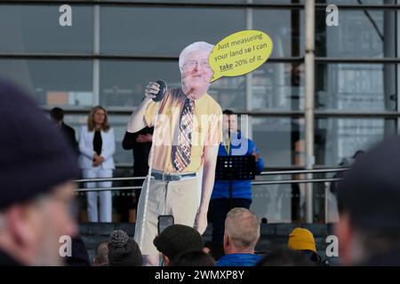 Cardiff, Wales, Vereinigtes Königreich – Mittwoch, 28. Februar 2024 – walisische Bauern protestieren außerhalb des Senedd gegen das von der walisischen Regierung vorgeschlagene Sustainable Farming Scheme (SFS). Foto Steven May / Alamy Live News Stockfoto