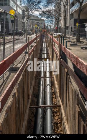 Gennevilliers, Frankreich - 02 02 2024: Straßenbauarbeiten im Hintergrund. Entwicklung von Heizungsnetzen Stockfoto