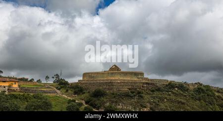 Panorama des Sonnentempels in Ingapirca, die wichtigsten archäologischen Ruinen der Inka in Ingapirca, Provinz Kanar, Ecuador. Stockfoto