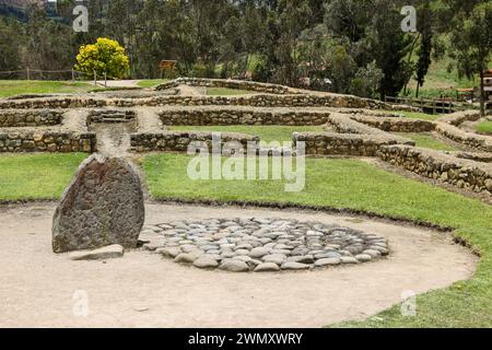 Stehender Stein in Ingapirca, der wichtigsten archäologischen Ruinen der Inka in Ingapirca, Provinz Kanar, Ecuador. Stockfoto