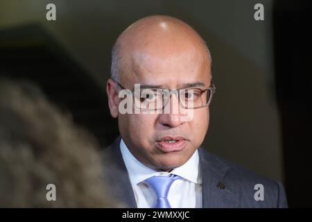 Ostrava, Tschechische Republik. Februar 2024. Der britische Geschäftsmann Sanjeev Gupta, der Eigentümer der Liberty Steel Group, trifft am 28. Februar 2024 vor dem Regionalgericht in Ostrava ein, um die mögliche Aufhebung des Moratoriums und den Umstrukturierungsplan des Stahlherstellers Liberty Ostrava, Ostrava, zu erörtern. Quelle: Petr Sznapka/CTK Photo/Alamy Live News Stockfoto