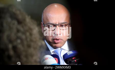 Ostrava, Tschechische Republik. Februar 2024. Der britische Geschäftsmann Sanjeev Gupta, der Eigentümer der Liberty Steel Group, trifft am 28. Februar 2024 vor dem Regionalgericht in Ostrava ein, um die mögliche Aufhebung des Moratoriums und den Umstrukturierungsplan des Stahlherstellers Liberty Ostrava, Ostrava, zu erörtern. Quelle: Petr Sznapka/CTK Photo/Alamy Live News Stockfoto