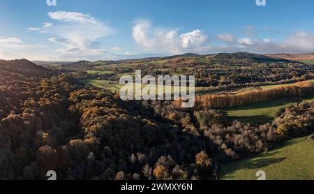 Drohnenansicht des Fleet Valley National Scenic Area im Herbst in der Nähe von Gatehouse of Fleet, Dumfries & Galloway, Schottland Stockfoto