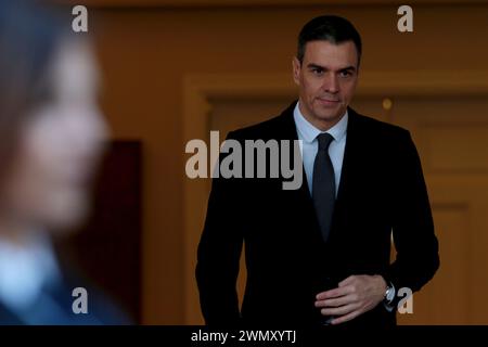 Madrid, Spanien. Februar 2024. Madrid, Spanien; 28.02.2024.- Pedro Sánchez, spanischer Präsident, empfängt Santiago Peña, präsident der Republik Paraguay. Pedro Sanchez und sein paraguayischer Amtskollege, der das Königreich Spanien besucht, unterhalten sich im Moncloa Complex, dem Hauptquartier der spanischen politischen Macht Credit: Juan Carlos Rojas/dpa/Alamy Live News Stockfoto