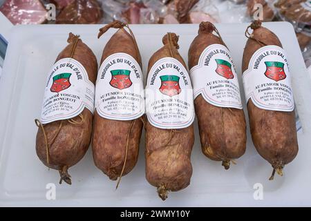 Frankreich, Vogesen, Val d'Ajol, Fumoir Vosgien, Herstellung echter Anduille-Würstchen aus Val d'Ajol nach dem Räuchern mit Buchenholz Stockfoto