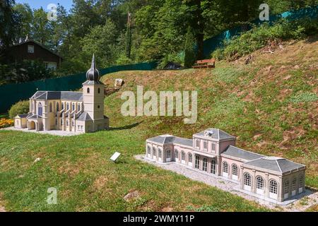 Frankreich, Vogesen, Plombieres les Bains, Imperial Park, Miniaturpark, der Bahnhof Remiremont Stockfoto