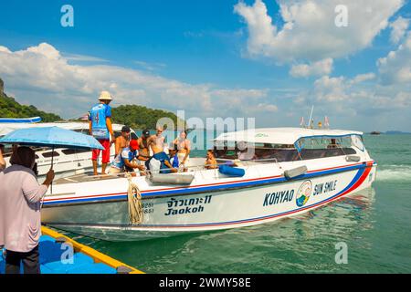 Thailand, Provinz Phuket, Insel Koh Yao Yai, Boot zwischen den Inseln Stockfoto