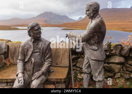 Großbritannien, Schottland, Highlands, North Coast 500 Road, Knockan Cragh Naturlehrpfad Geopark, Statuen der Geologen Benjamin Peach und John Horne Stockfoto