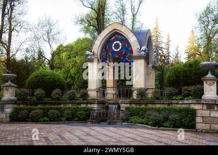 Pavilion Glass Stream im Resort Park. Kislowodsk, Russland Stockfoto