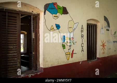 Eine gemalte Karte von Afrika an der Wand der St. Monica Schule in Stone Town, Sansibar, Tansania Stockfoto